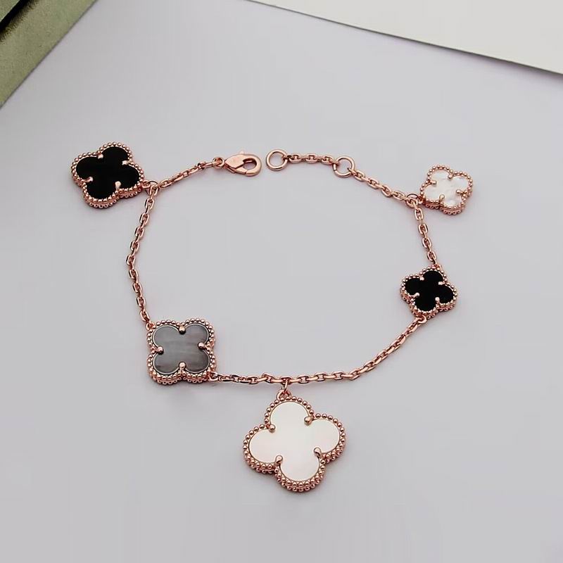 Van Cleef & Arpels bracelet 08yxs01